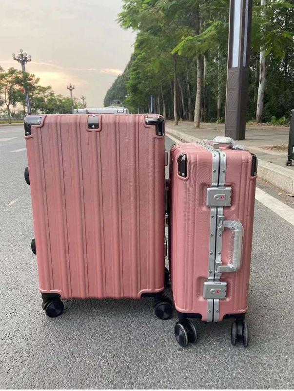 Classic Lightweight Anti Crack Spinner Suitcases Luggage Set 4 Wheels Hard Side Waterproof Trolley Luggage Set With Lock